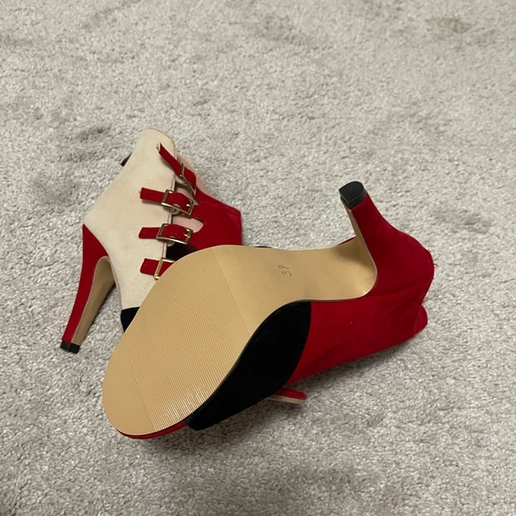 SHOES - Picture 5 of 5